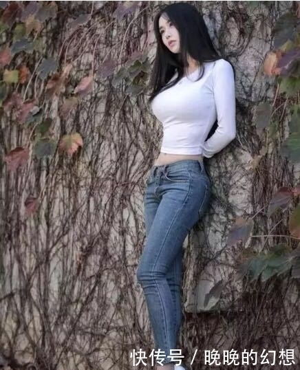 身姿|街拍:气质迷人高挑的妹子,身姿丰腴简约时髦又大方!