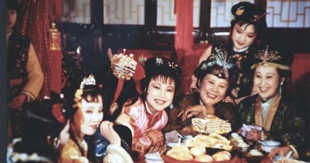 贾宝玉@除了嘲讽林黛玉,史湘云私下还做这件丑事,贾母再不敢接她进贾府