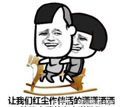 |笑话:表弟开了一家小饭店,为了降低成本,他苦学烹饪,亲自下厨