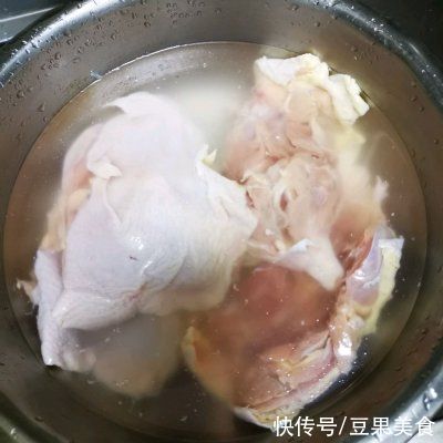 我经常做红油口水鸡，家人都爱吃，婆婆夸我聪明又贤惠