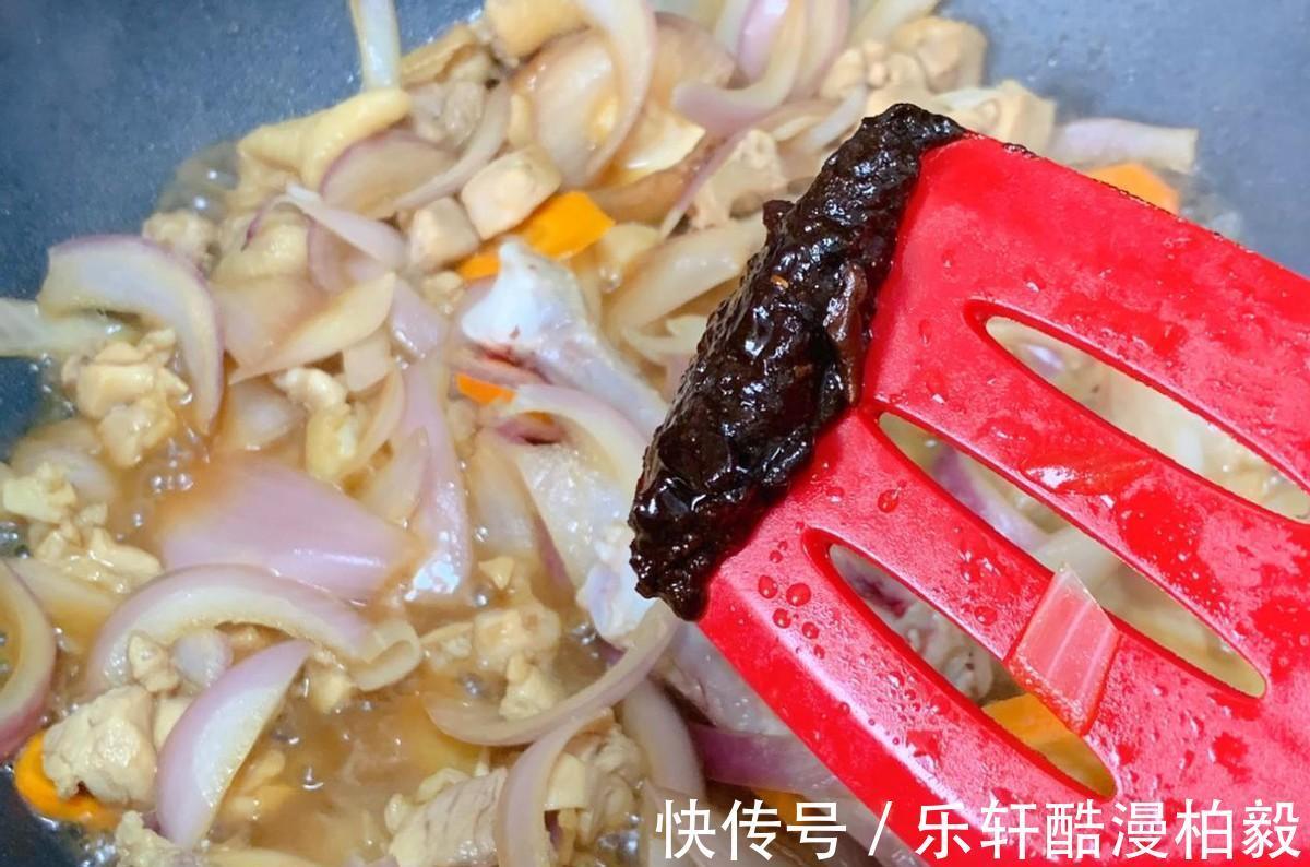 在家也能做大厨教你一道快手菜——小炒鸡腿肉
