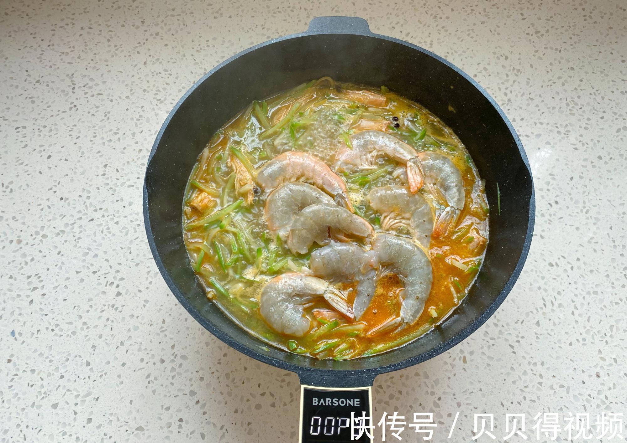 萝卜丝虾汤这样煮,味道鲜美又好喝,拌米饭汤汁都不剩