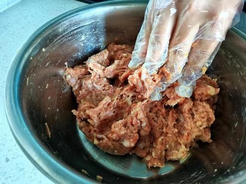 味道|跟师傅学的肉包子做法，味道果然不一般，中秋节给家人蒸一锅太香