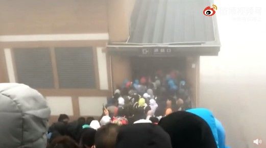 景区管理局|猝不及防！气温骤降，多个景区游客冻傻眼，有人凌晨2点挤在卫生间取暖