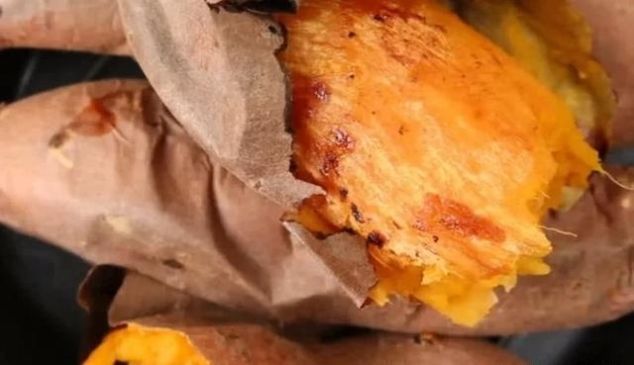 诱人|不用烤箱不加一滴水，也能做烤红薯？直接把红薯放进电饭煲，出锅