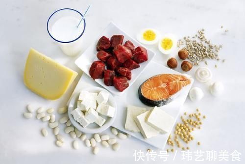 母乳|哺乳妈妈吃什么？饮食做到“5要4不要”，营养丰富，母乳才会足