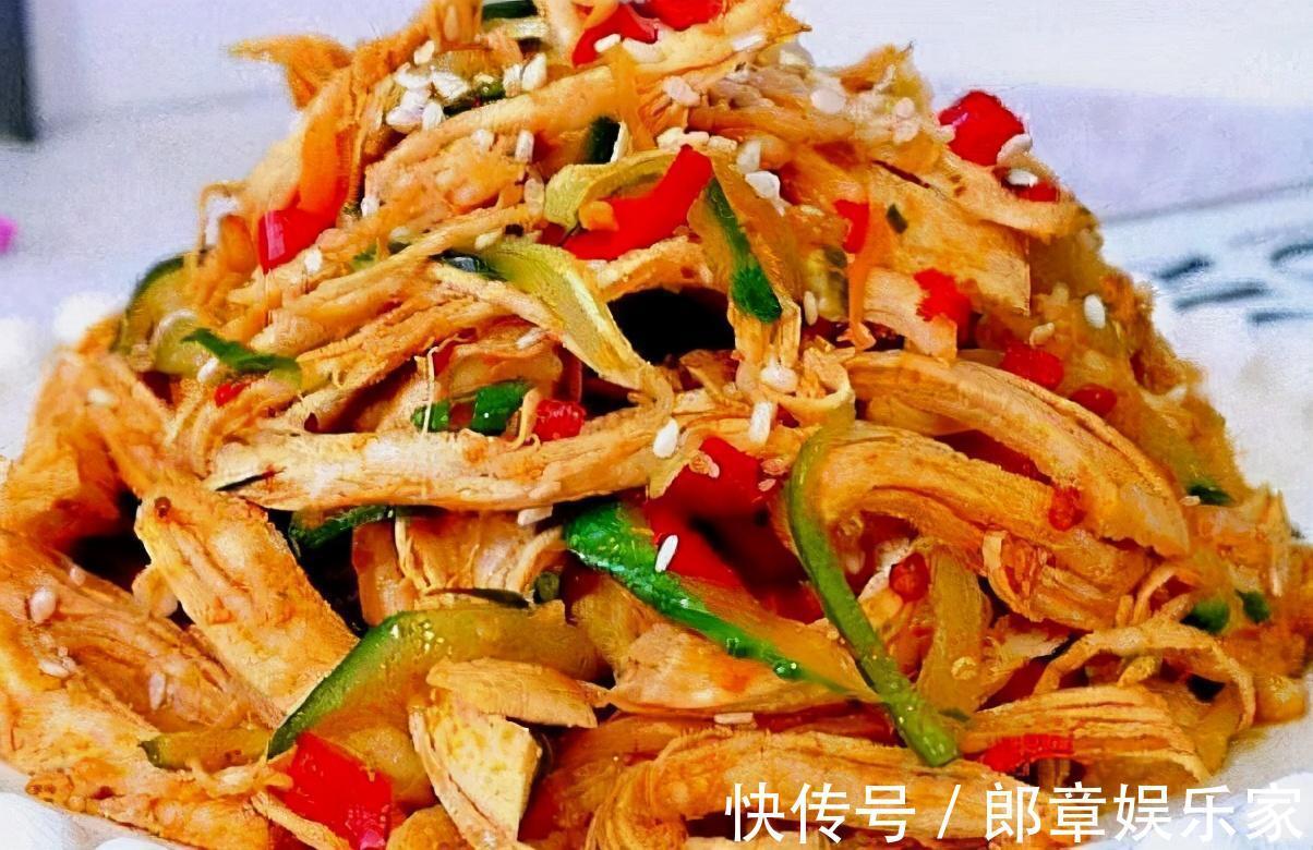 凉拌手撕鸡|隔三差五吃的一道凉拌菜，清爽可口，香辣下饭！肉质滑嫩，超营养
