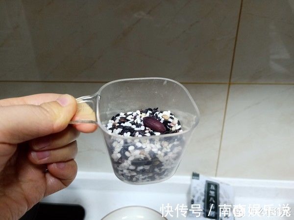 朋友圈|早餐全家只吃一盘菜,却在朋友圈走红,网友:生活高级,有品位