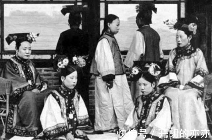 礼仪 清朝富婆对头发有多宝贝发型讲究,洗发复杂,剪发还要挑日子