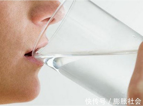 早上起床|早上起床后别喝它,会让你少活10年,可是大部分人都有此习惯