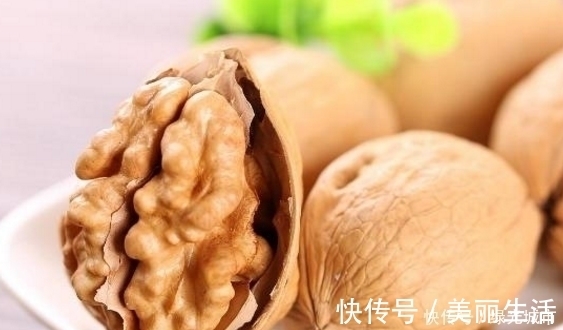 好处|坚持每天吃4颗核桃,半个月下来,3大好处会找上你,早吃早受益