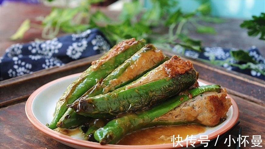 青椒|辣椒不要炒着吃,塞点肉炸一炸,营养美味,口齿留香,一盘不够吃