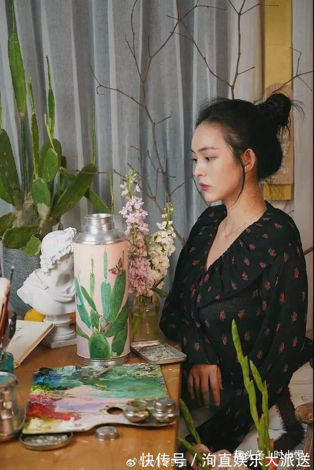 素描#她从小画画长大后靠垃圾画出千万粉丝有梦想的人,成就不会太差