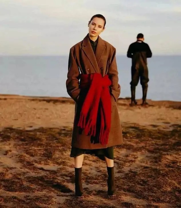 不管大衣还是羽绒服，女人少买黑色，这几种颜色更高级，好看减龄