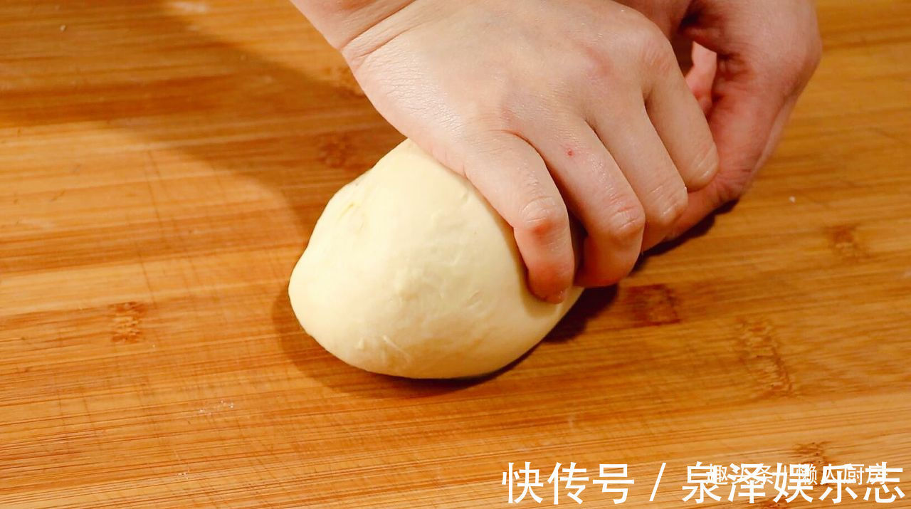 过年吃的茶食不用买,自己在家做,半斤面粉能做好多,又香又脆