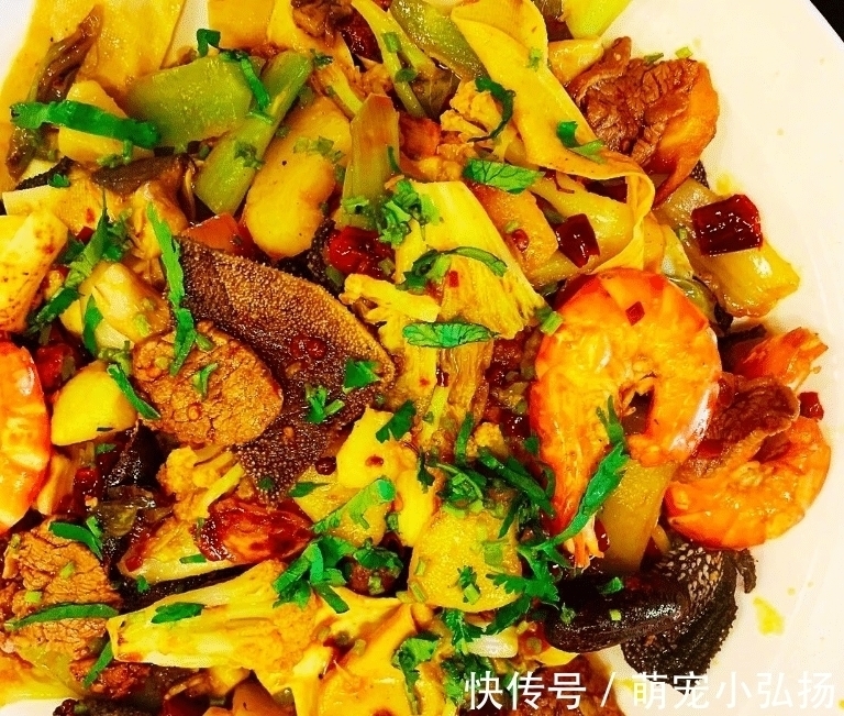 黃磊微博曬大餐，“四口一碗的面”真饞人，網(wǎng)友：我可以一口一碗