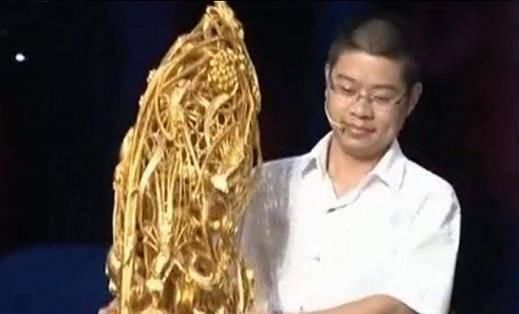 礼物|带朋友送的礼物上节目,专家看得晃眼睛,用手一摸你朋友啥来头