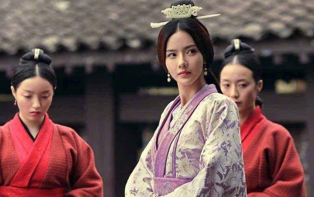 人真|皇帝选谁侍寝全看心情,后宫嫔妃如何争宠,争宠绝招让人面红耳赤