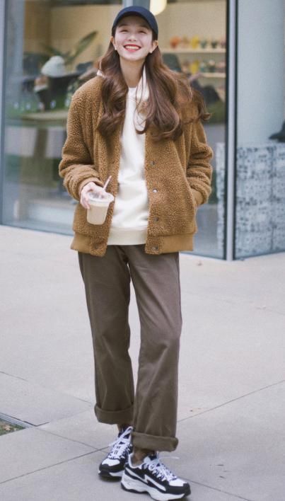 浅色系 今年流行穿“毛绒”外套,保暖时髦又减龄,随便穿穿都洋气