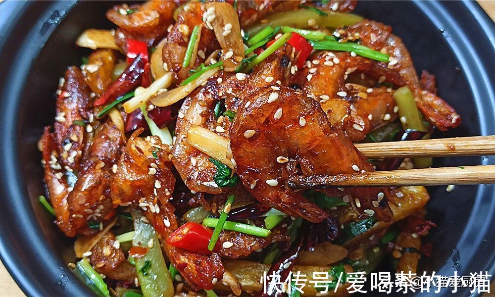 想吃干锅虾不用去饭店，教你在家做，下酒又下饭一大锅不够吃