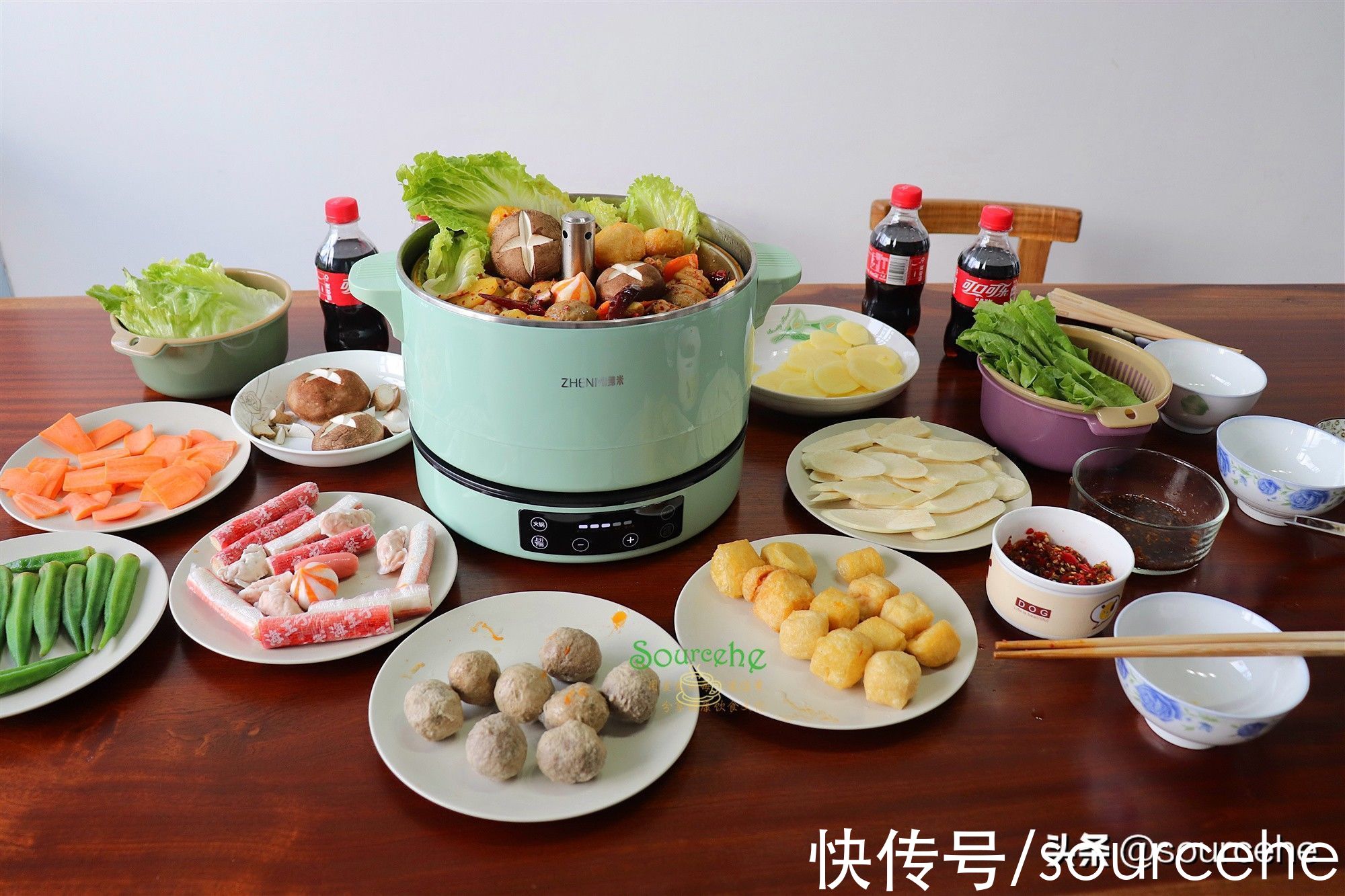 火锅底料|中秋家宴在家吃麻辣火锅，方便快捷，丰富的食材，实惠又美味