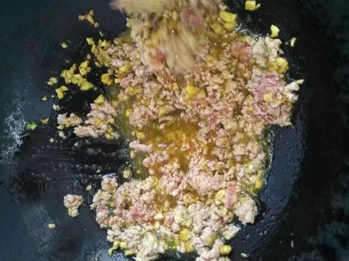 用青辣椒做出来发牛肉酱，欢迎程度超出你想象