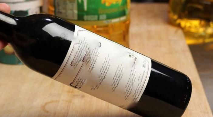 红酒|买红酒时,不管什么牌子,如果瓶子上有这4个字母,八成是假红酒