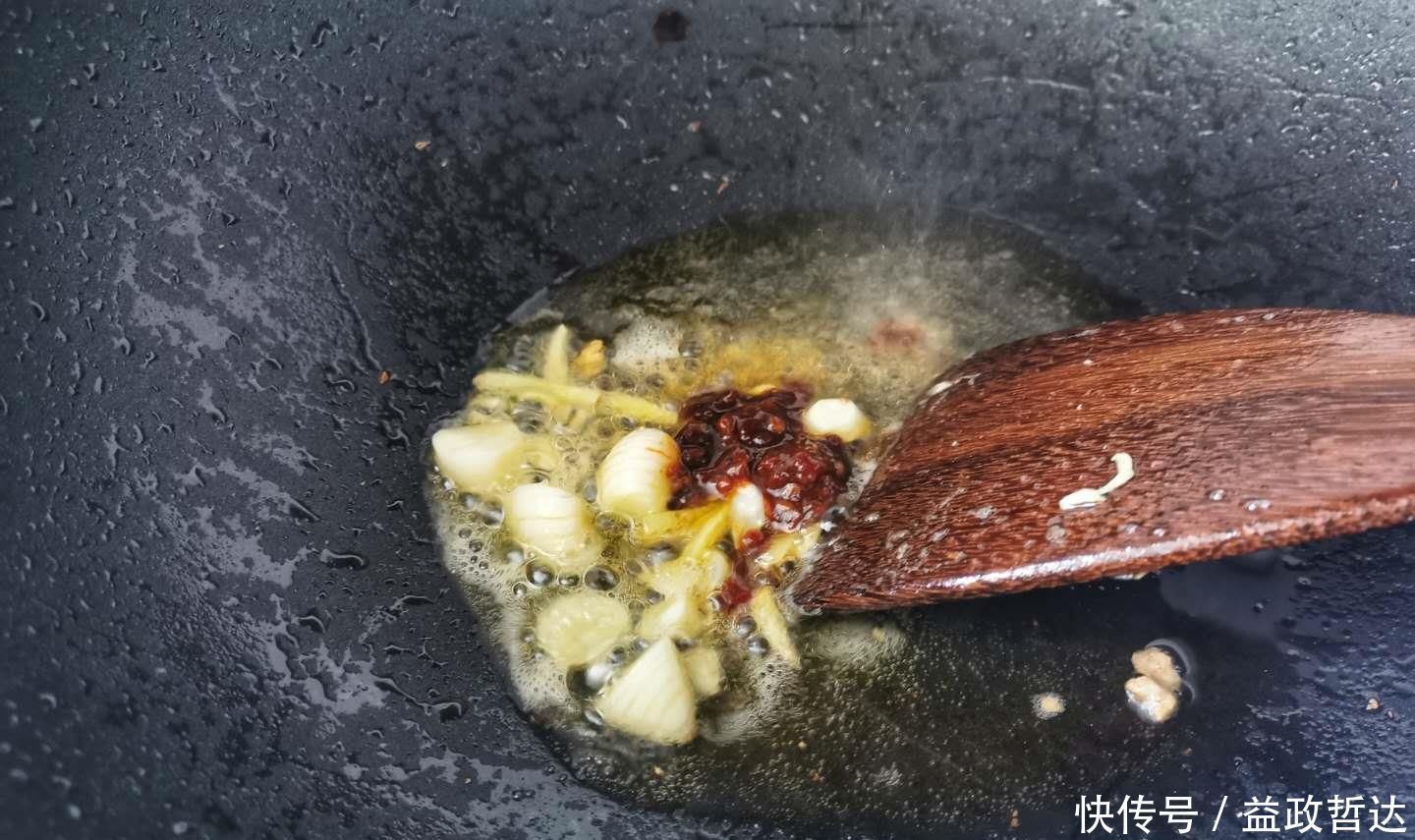鸡蛋|鸡蛋豆腐新吃法,咸鲜香嫩的下饭菜,老人吃了养生,孩子吃了健脑