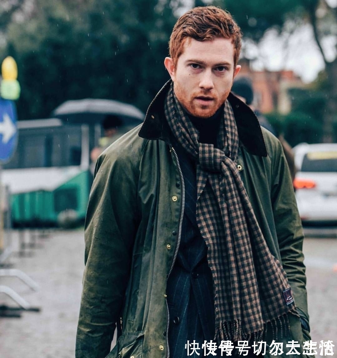 loro 卷福基努里维斯,在打造绅士这点上心有灵犀