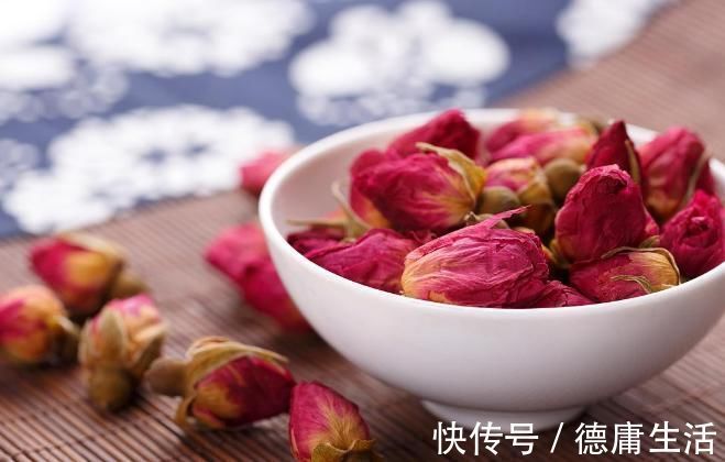 葡萄干|妇科专家：女性月经期间，需常吃2种食物，排毒养宫保健康