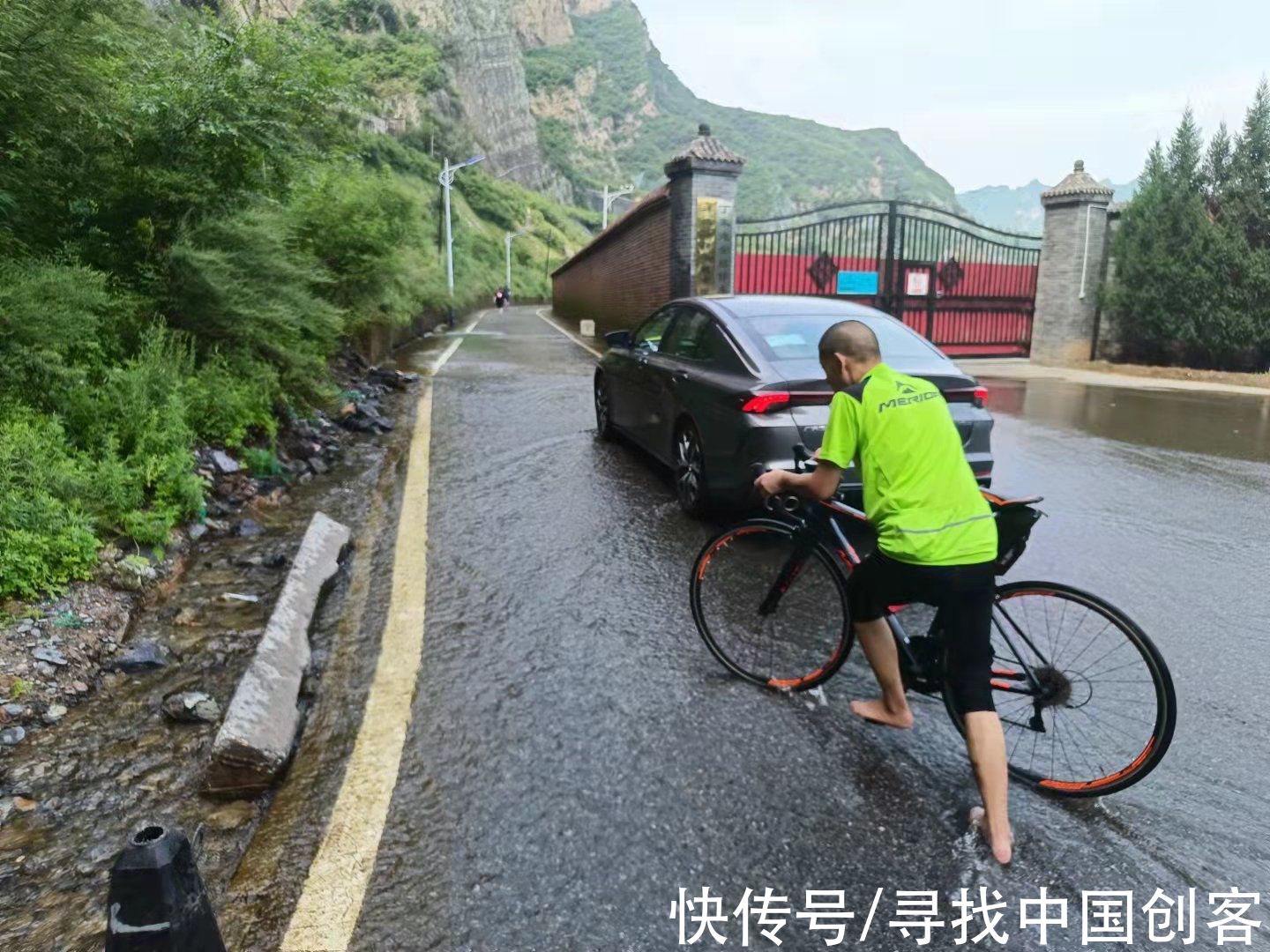 永定河|京郊丁家滩村路上流泉水 城里人慕名过来蹚水找回儿时记忆