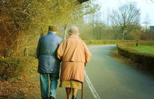 中老年人|长期走路有利于长寿吗？提醒：过了65岁的老人，建议做好五件事