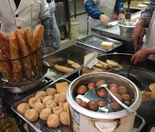  开小吃店是早餐好还是快餐好？