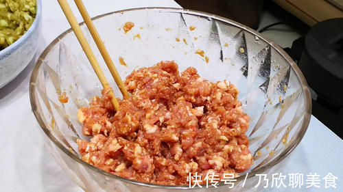 天冷了,用萝卜白菜包饺子不如用它,营养高味道香,味精都不用放