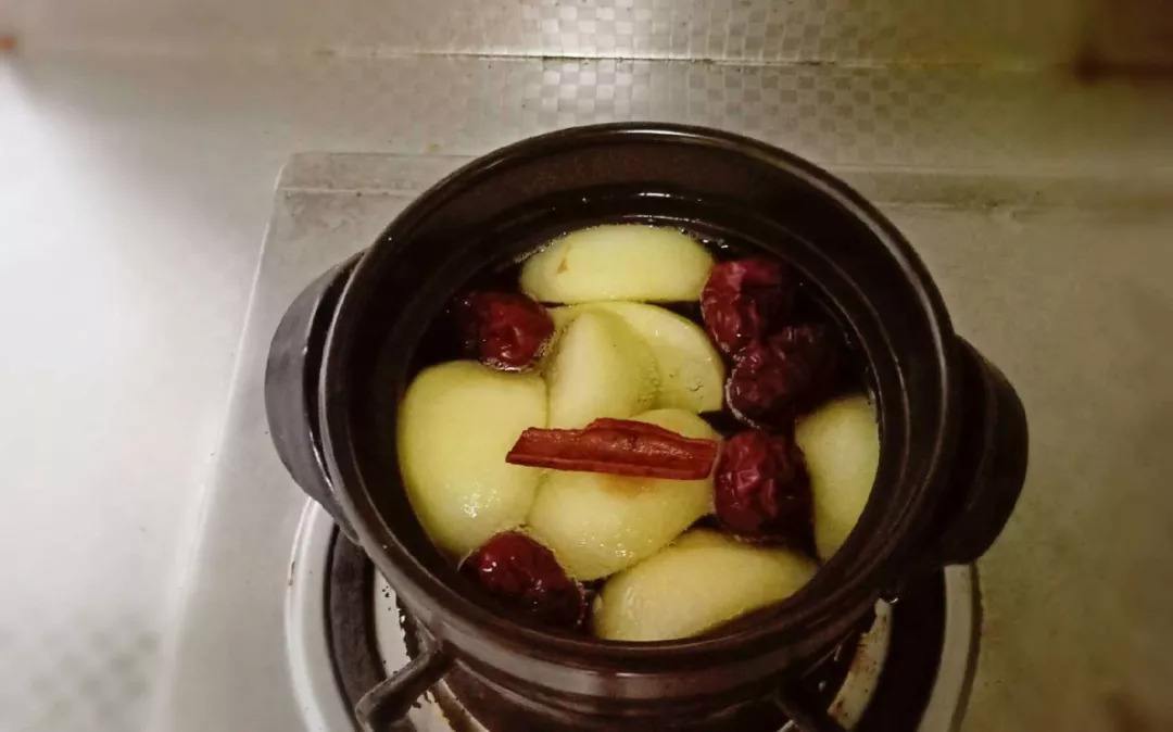 生病|入冬后,多给孩子煮此水果,或许孩子少生病,家长多看多做