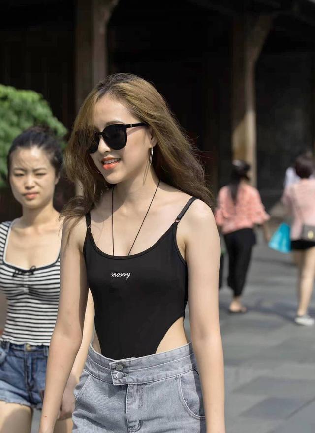 时尚|款式不时髦衣服不流行，改变穿衣风格，展现没有过的时尚成熟气质