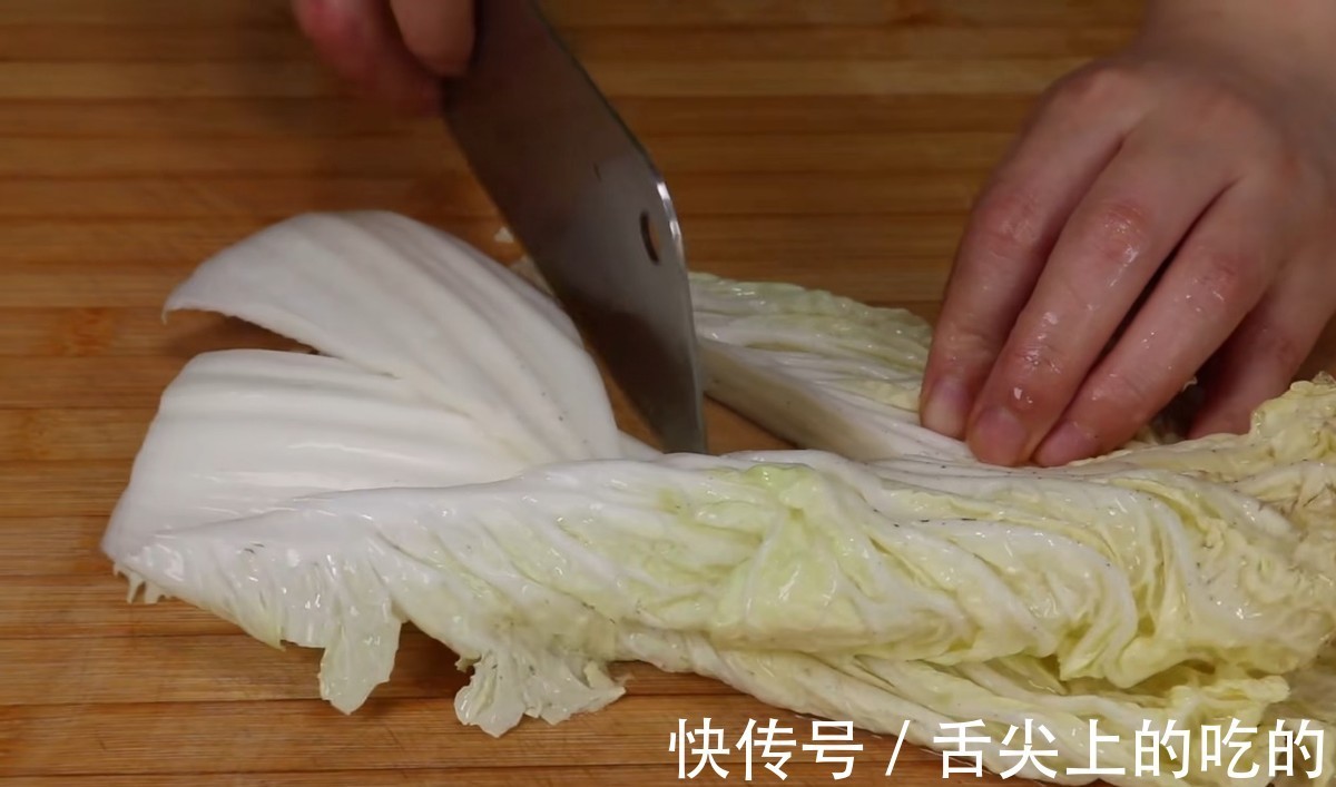 白菜最过瘾的吃法,不煮不炖不凉拌,学会这种做法,比吃肉还香