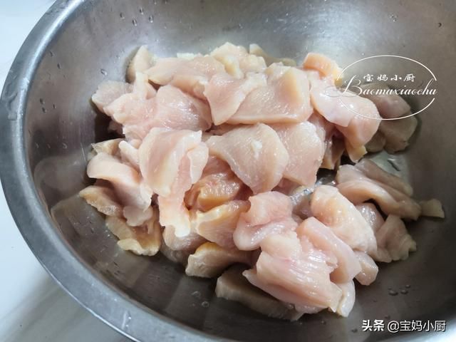 零食|鸡胸肉这样做，能当零食能当下酒，12块钱能做两大盘，可香了