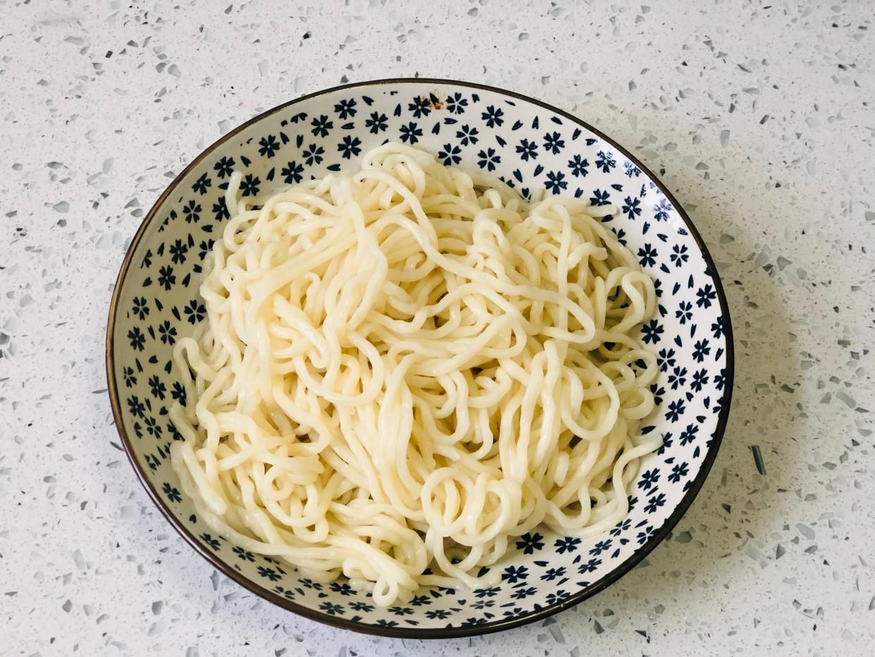 炸酱面|做炸酱面，豆瓣酱、甜面酱选哪个？很多人做错，难怪炸酱吃着不香