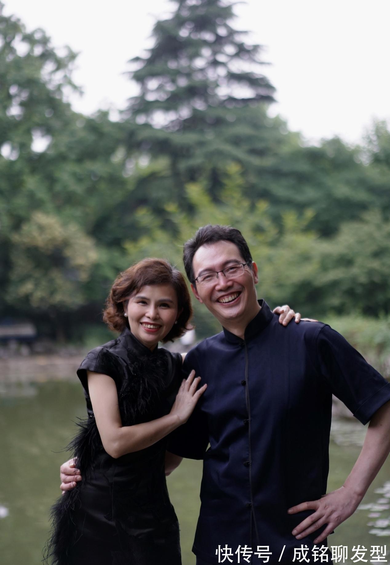 无袖|五十岁的女人千万别服老，学学这位姐姐的穿搭，时尚减龄气质出众