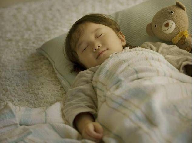 小宝宝|孩子到了这个年龄必须分床睡,特别是男孩,这关系到孩子的一生