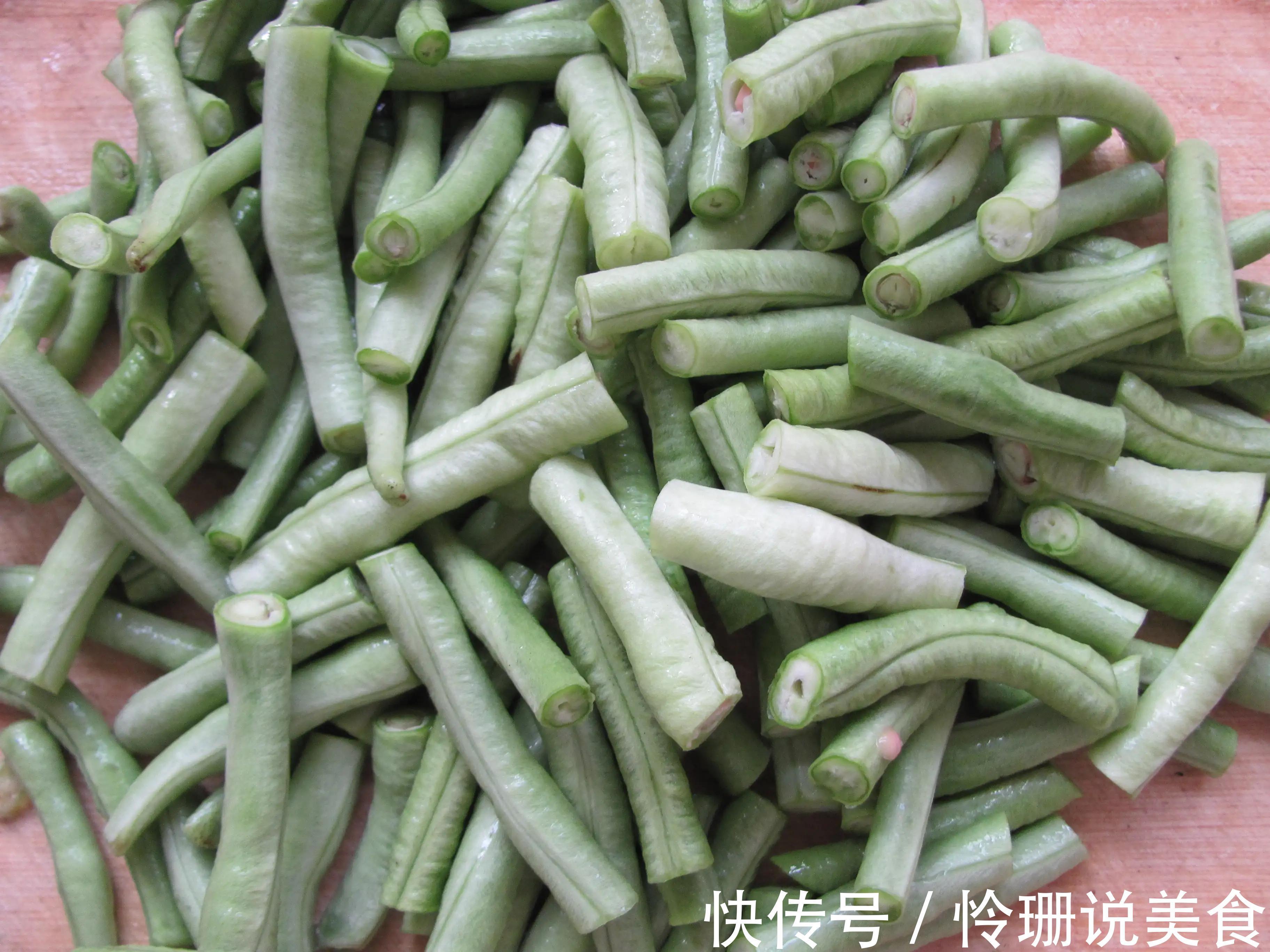 炒长豆角，直接下锅炒容易发黑，教你正确做法，豆角碧绿又脆嫩！