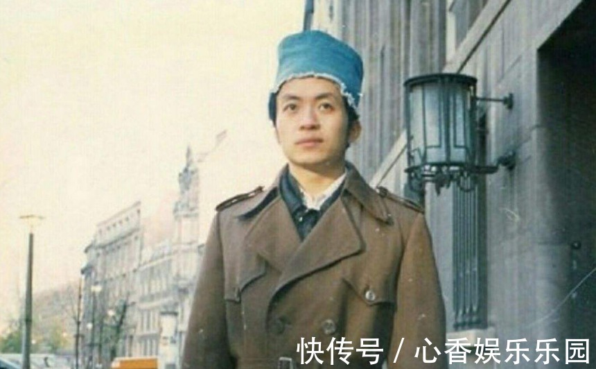 一代人#学生读“黑夜给了我黑色的眼睛”被家长训,顾城的诗真的不该读吗