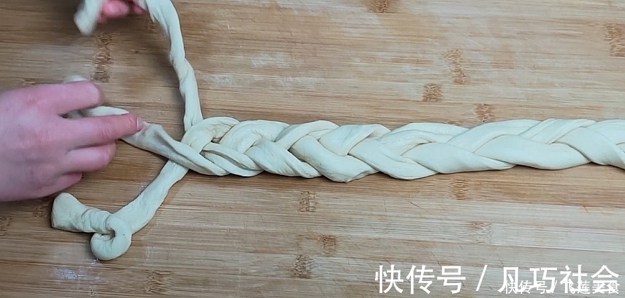 电饭锅不要只煮米饭了，教你用“电饭锅蒸馒头”，吃一次就上瘾