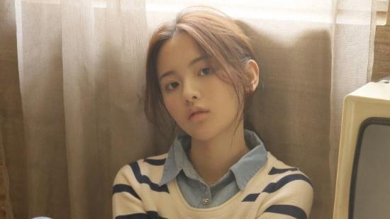 她原是《非誠勿擾》的觀眾,因長得美被星探發(fā)掘,搖身一變成演員