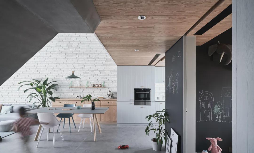 装修设计|夫妇买了116㎡顶楼,当初只是想安静些,却成了装修效仿的对象