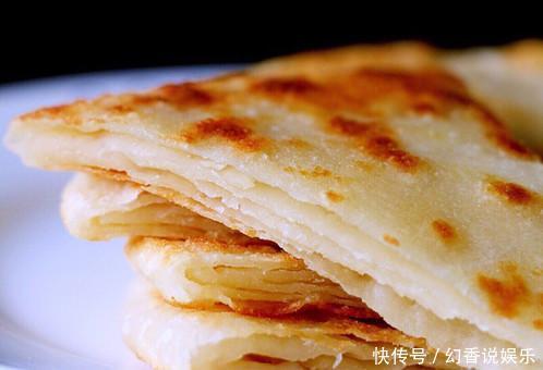 在家烙饼的时候,记住这个小细节,烙出的饼外酥里嫩层次分明!