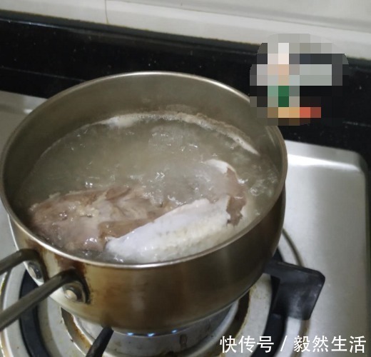 猪舌|下酒最馋它,倒半瓶酱油,不加一滴水,越焖越香,馋到流口水