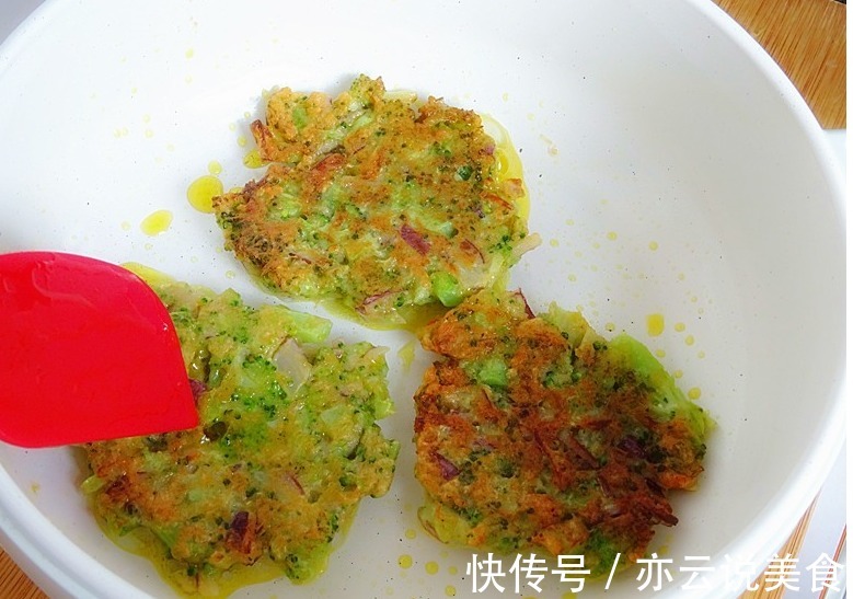 我的早餐饼火了，顶饱又低脂，同时还能润肤，最适合早秋