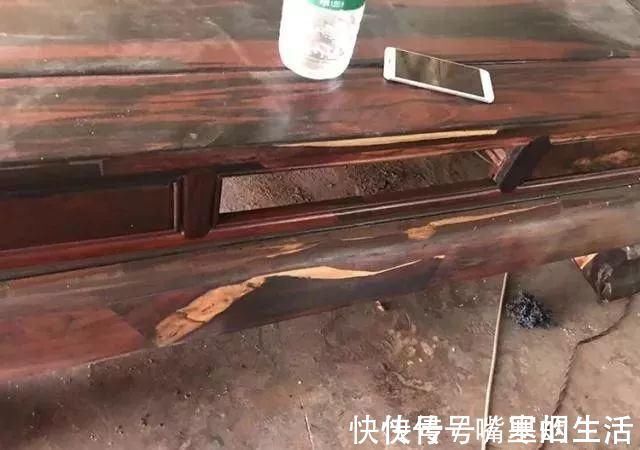 中式|红木家具怎么买？据说花8万买了这套大红酸枝沙发，一刮磨当场傻眼！